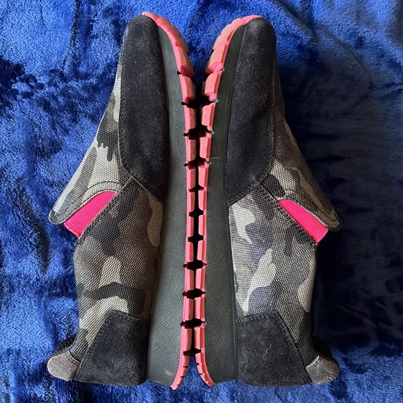 Prada camo and pink sneakers - Picture 6 of 7